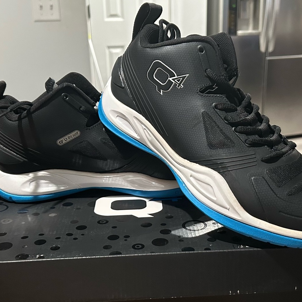 Q4 Basketball Shoes BRAND NEW IN BOX Black and Blue
